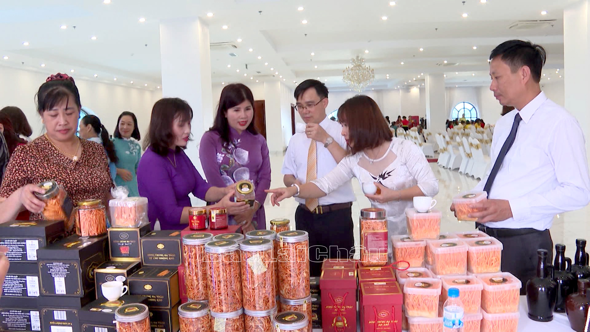 Nhờ tích cực phát triển kinh tế, phụ nữ thành phố Lai Châu đã tạo ra nhiều sản phẩm OCOP trên địa bàn.